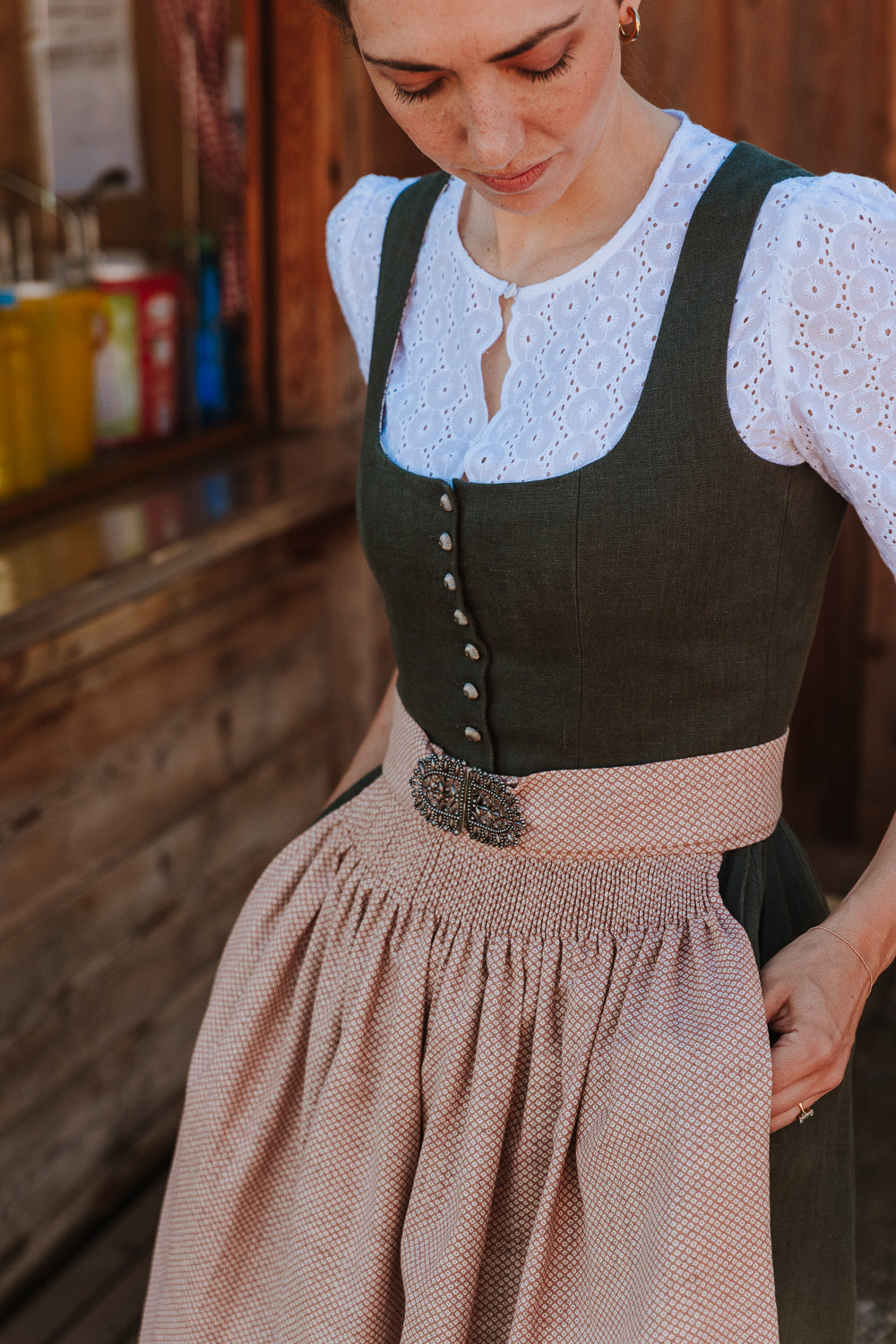Leinendirndl AVA oliv