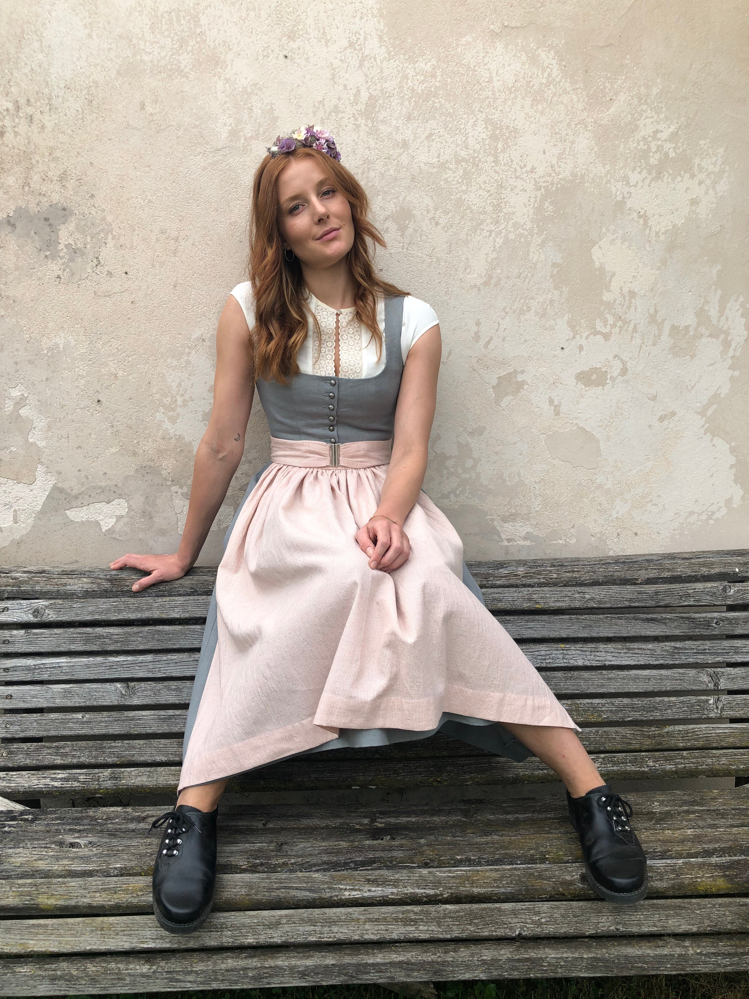 Leinendirndl AVA eisgrau