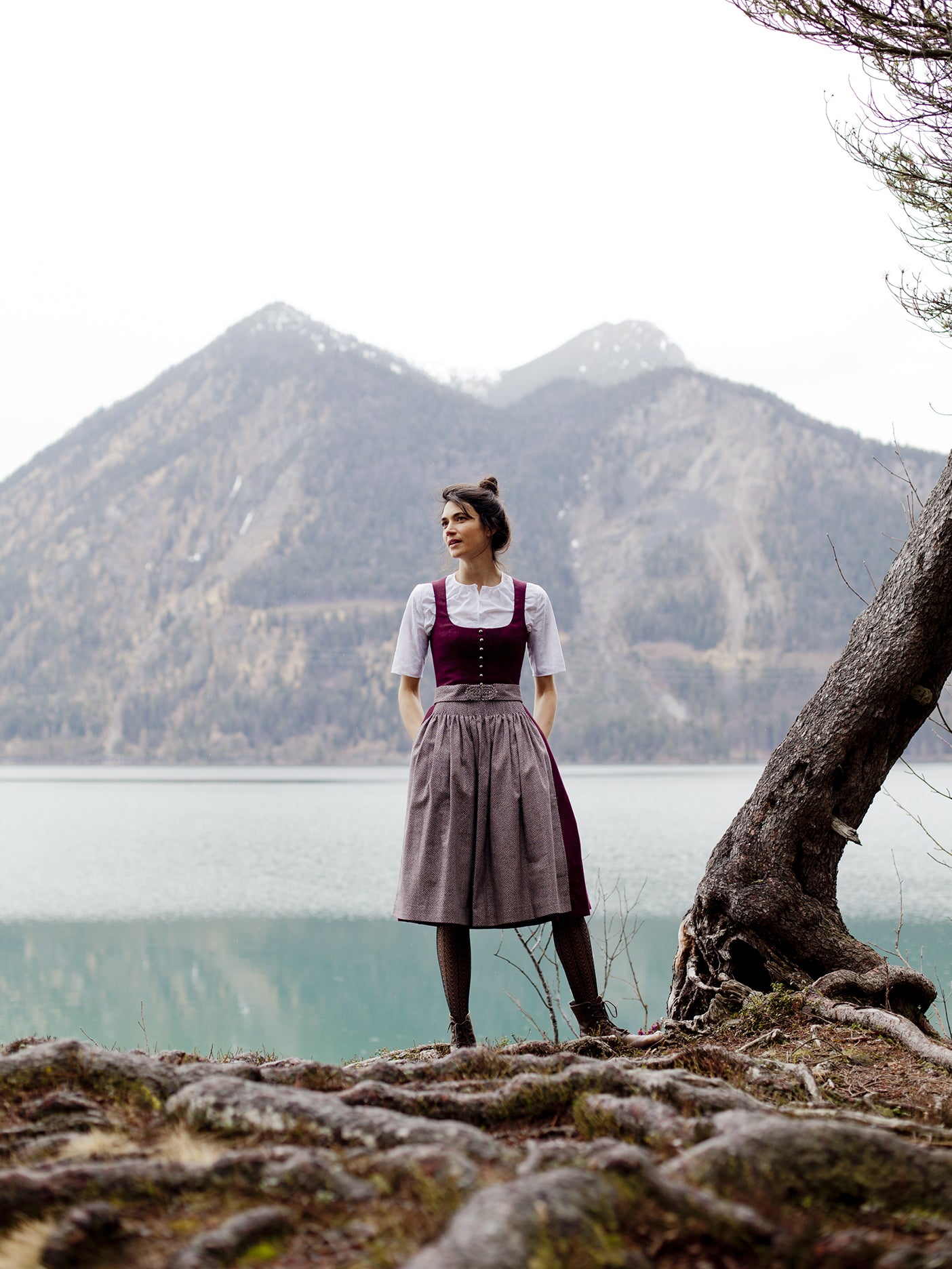 Leinendirndl AVA burgund