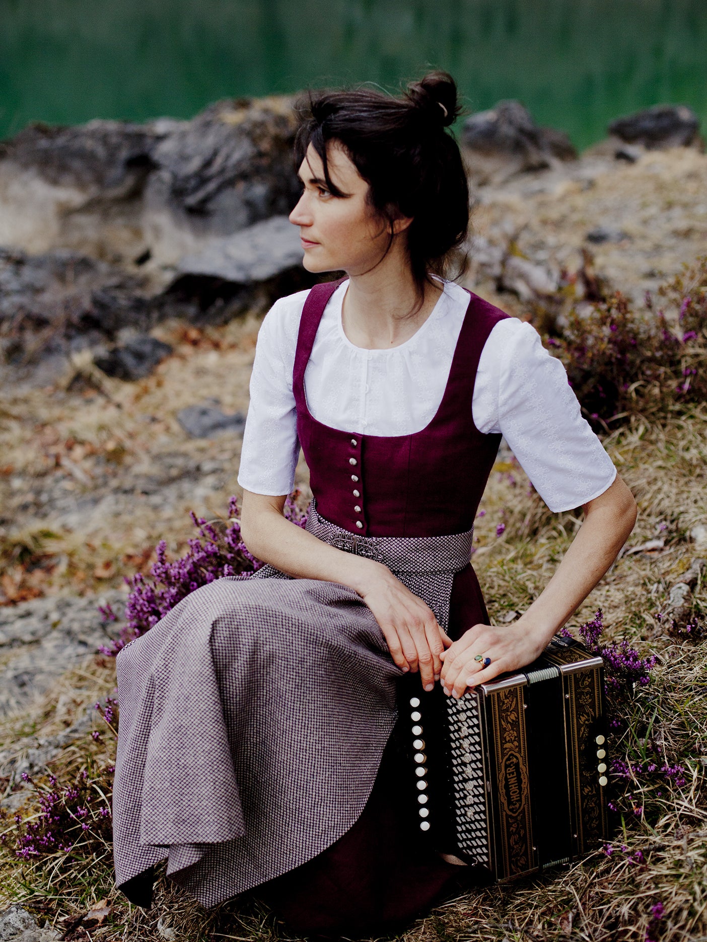 Leinendirndl AVA burgund